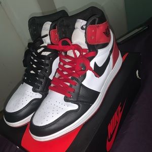 Black toe Jordan 1 size 10